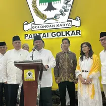 Presiden terpilih periode 2024-2029 Prabowo Subianto usai menghadiri acara peringatan Nuzulul Qur'an dan buka puasa bersama Keluarga Besar Partai Golkar di Grha DPP Partai Golkar, Jalan Anggrek Nelly Murni, Slipi, Jakarta Barat, Jumat (29/3/2024). (Liputan6.com/Winda Nelfira)