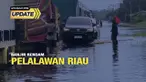 Jalan Lintas Timur Provinsi Riau-Jambi di Kecamatan Pangkalan Kerinci, Kabupaten Pelalawan, lumpuh karena bencana banjir. Luapan air dari Sungai Kampar itu membuat perjalanan masyarakat terganggu dalam beberapa hari terakhir.