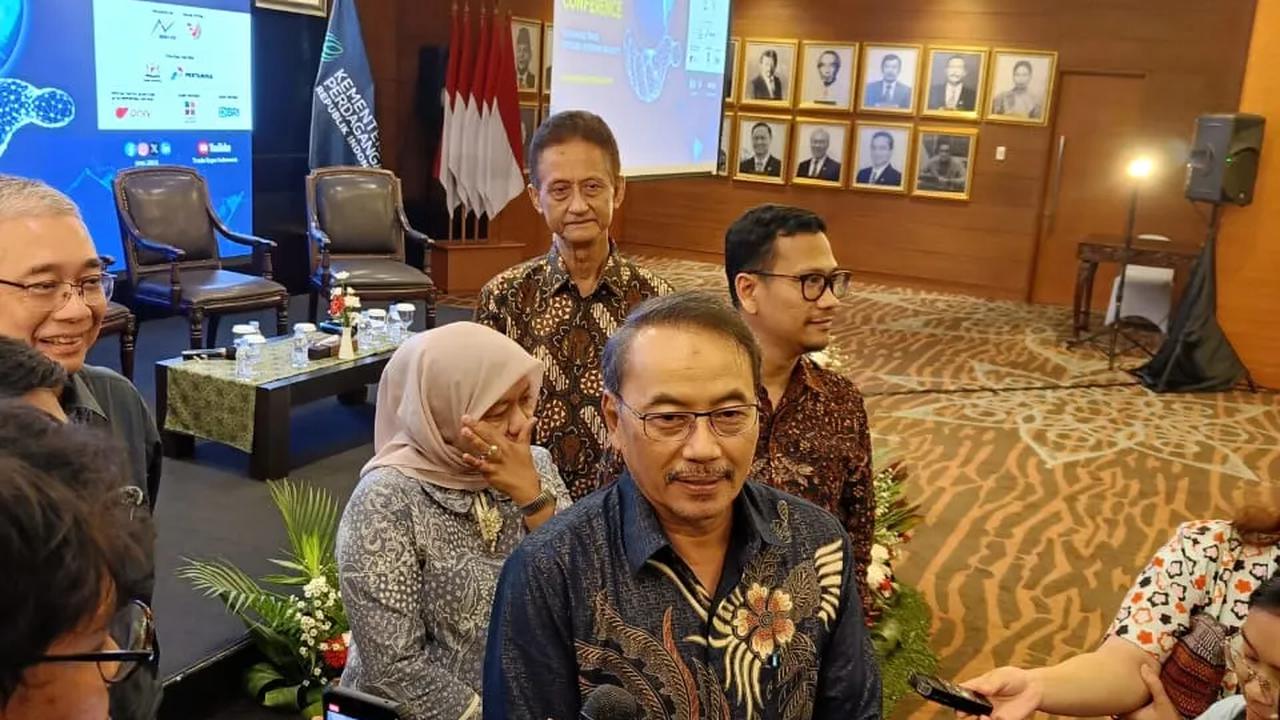 Didi memastikan Kemendag akan berhati-hati dalam menerbitkan SPE atas kratom. Antara lain dengan menunggu kajian lebih komprehensif yang tengah dibahas pemerintah.&nbsp;<br>