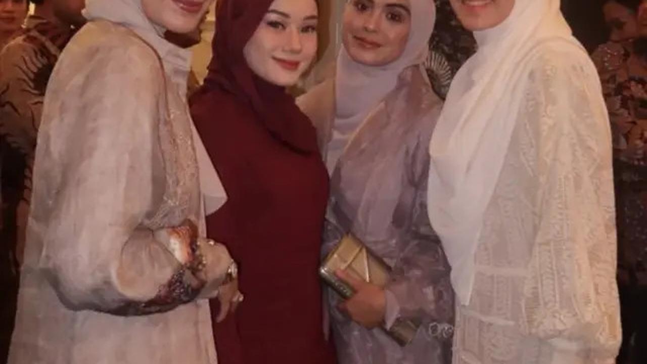 8 OOTD Artis Berhijab saat Hadir di Resepsi Pernikahan Febby Rastanty dan Ajat, dari Shireen Sungkar hingga Alyssa Soebandono