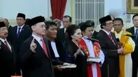 Presiden Jokowi melantik Komite Ekonomi dan Industri Nasional (KEIN) hingga ketua DPD Golkar Salatiga, Agung Setiyono dijebloskan ke rutan.