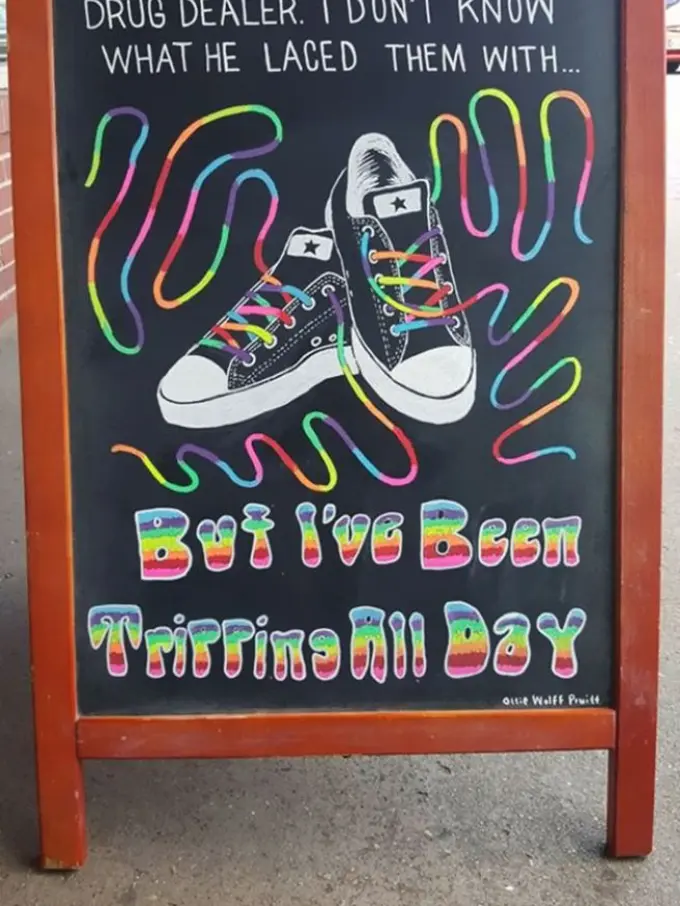 [Bintang] 10 Ide 'Chalkboard Sign' Kreatif yang Bisa Bikin Usahamu Laris