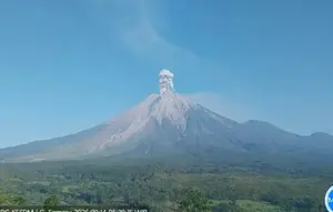 Semeru Kembali Erupsi, Zona Bahaya Diperluas hingga 13 Km