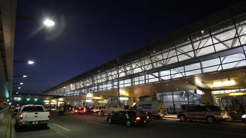 Bandara JFK Amerika Serikat yang menjadi tempat mendarat pesawat Lufthansa yang diancam bom. (New York Daily News)