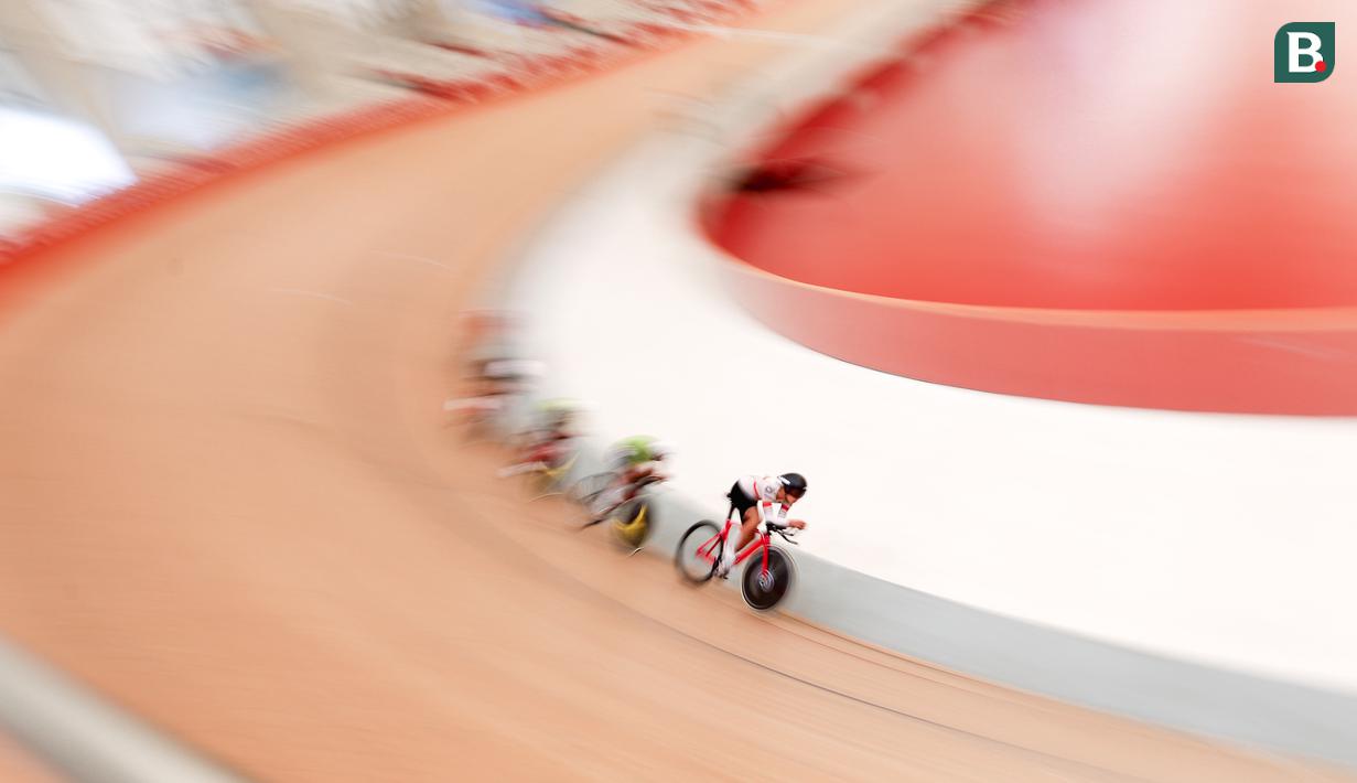 Tim putra balap sepeda Indonesia berlatih untuk persiapan UCI Track Nations Cup 2023 di Jakarta International Velodrome, Rawamangun, Jakarta Timur, Kamis (16/02/2023). Ajang UCI Track Nations Cup 2023 akan berlangsung pada 23-26 Februari 2023. (Bola.com/Bagaskara Lazuardi)