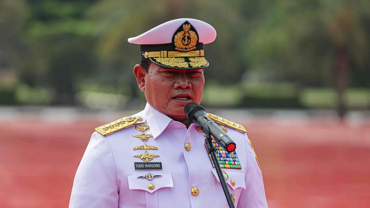 Mantan Kepala Staf Angkatan Laut (Kasal) ini juga memohon maaf apabila ada hal-hal yang kurang maupun tidak berkenan selama bertugas sebagai Panglima TNI.<br>
