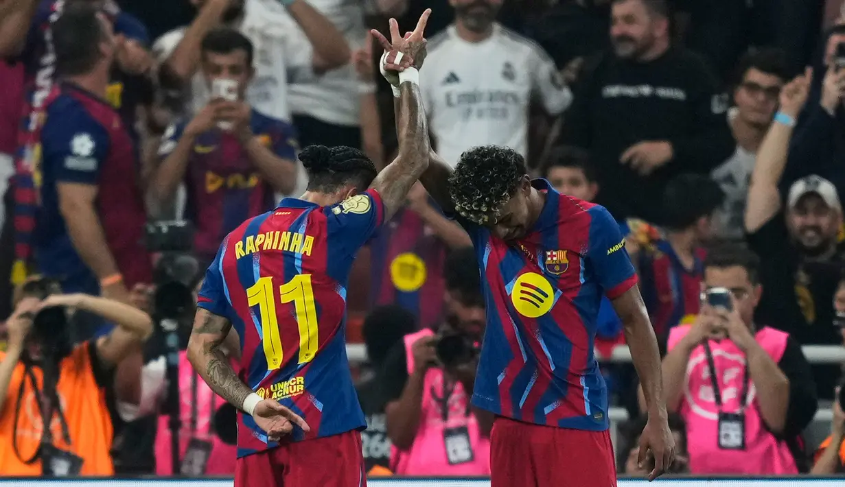 Kemenangan 3-2 Barcelona atas Real Madrid membawa mereka mengunci gelar juara Piala Super Spanyol 2026. (AP Photo/Altaf Qadri)