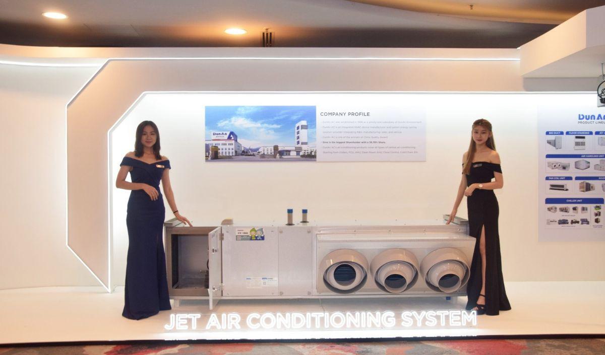 Gree juga merilis light commercial AC terbaru: AC Floor standing Sky Wind series. Produk ini memiliki keunggulan desain yang mana saluran udaranya didesain lebih efisien dalam pertukaran panasnya dan dilengkapi  dua saluran udara di indoornya membuat AC i