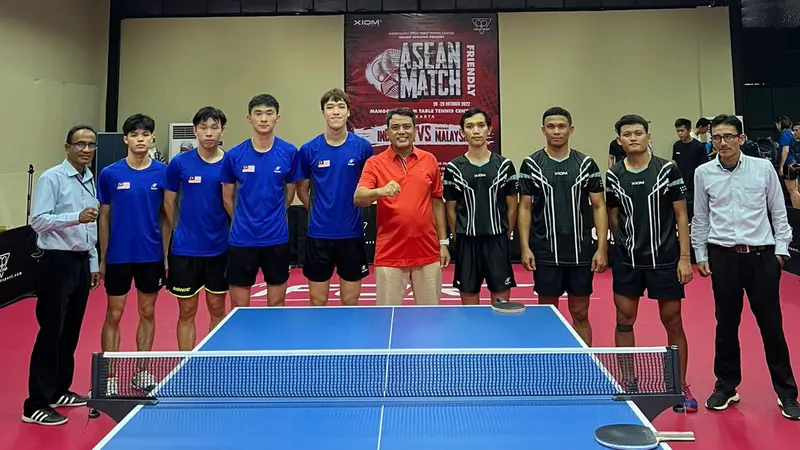 Duel Persahabatan timnas tenis meja Indonesia melawan Malaysia di Xiom Table Tennis Center Jakarta.