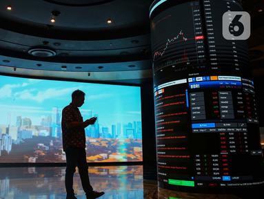 Pekerja melihat pergerakan harga saham di Jakarta, Rabu (2/10/2024). (Liputan6.com/Angga Yuniar)