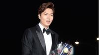 Lee Min Ho sukses membawa pulang penghargaan bergengsi berkat debutnya di dunia perfilman, Gangnam Blues.