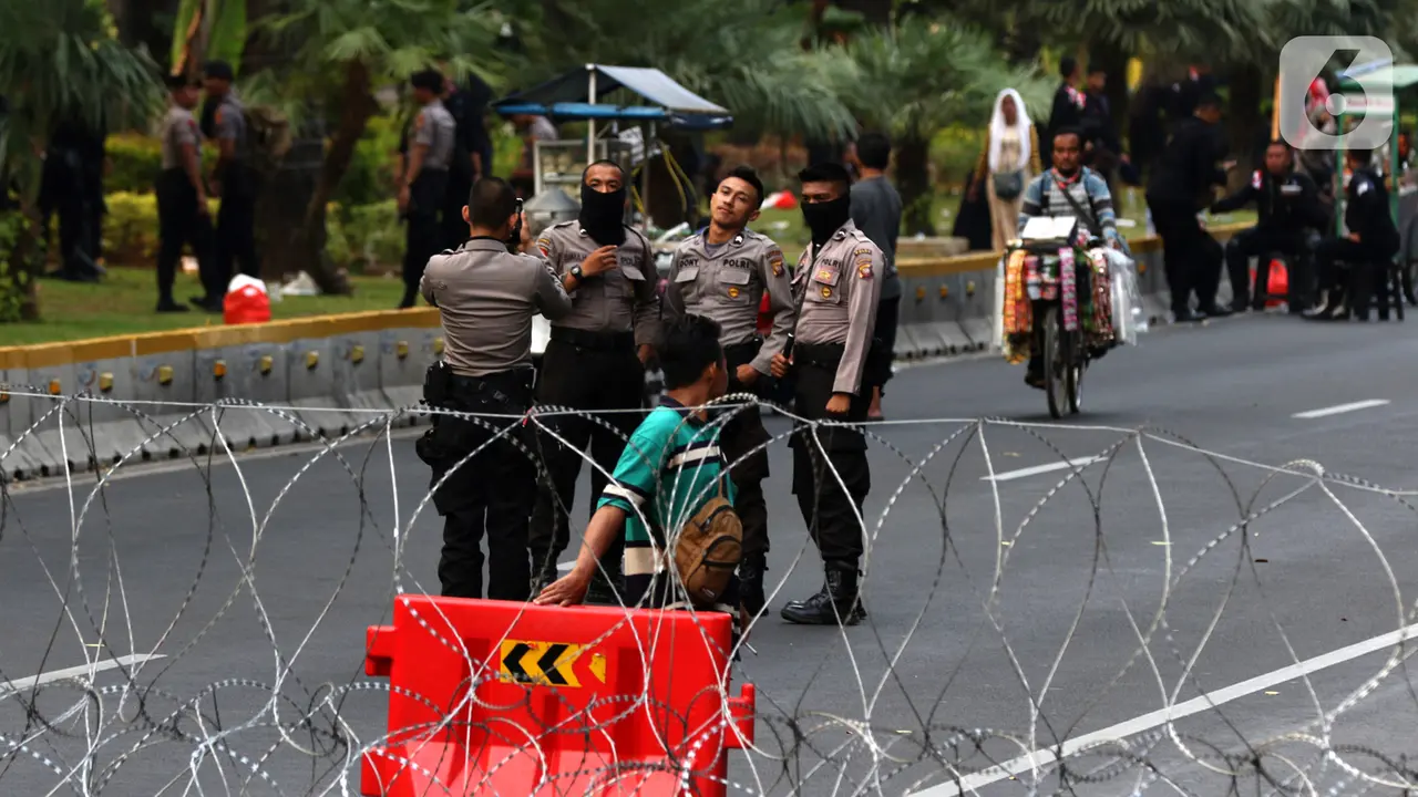Hingga Sore, Akses Menuju Istana Negara Masih Ditutup
