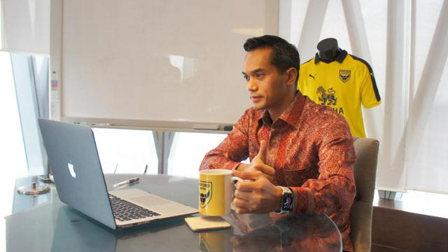 Anindya Bakrie, Oxford United