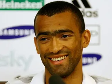 New Chelsea football club signing Portuguese defender Jose Bosingwa attends a press conference at the Chelsea FC training ground in Cobham, on July 16, 2008. AFP PHOTO/Leon Neal