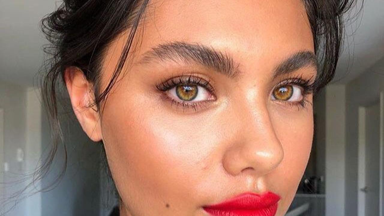 Penggunaan Nude Eyeliner untuk Menutupi Noda dan Bintik Kecil (©Pinterest)