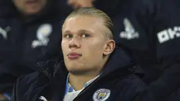 Manchester City menjamu Chelsea dalam babak ketiga Carabao Cup 2022/2023 di Etihad Stadium tanpa diperkuat oleh Erling Haaland yang duduk di bangku cadangan dan akhirnya sama sekali tak bermain. (AP/Dave Thompson)