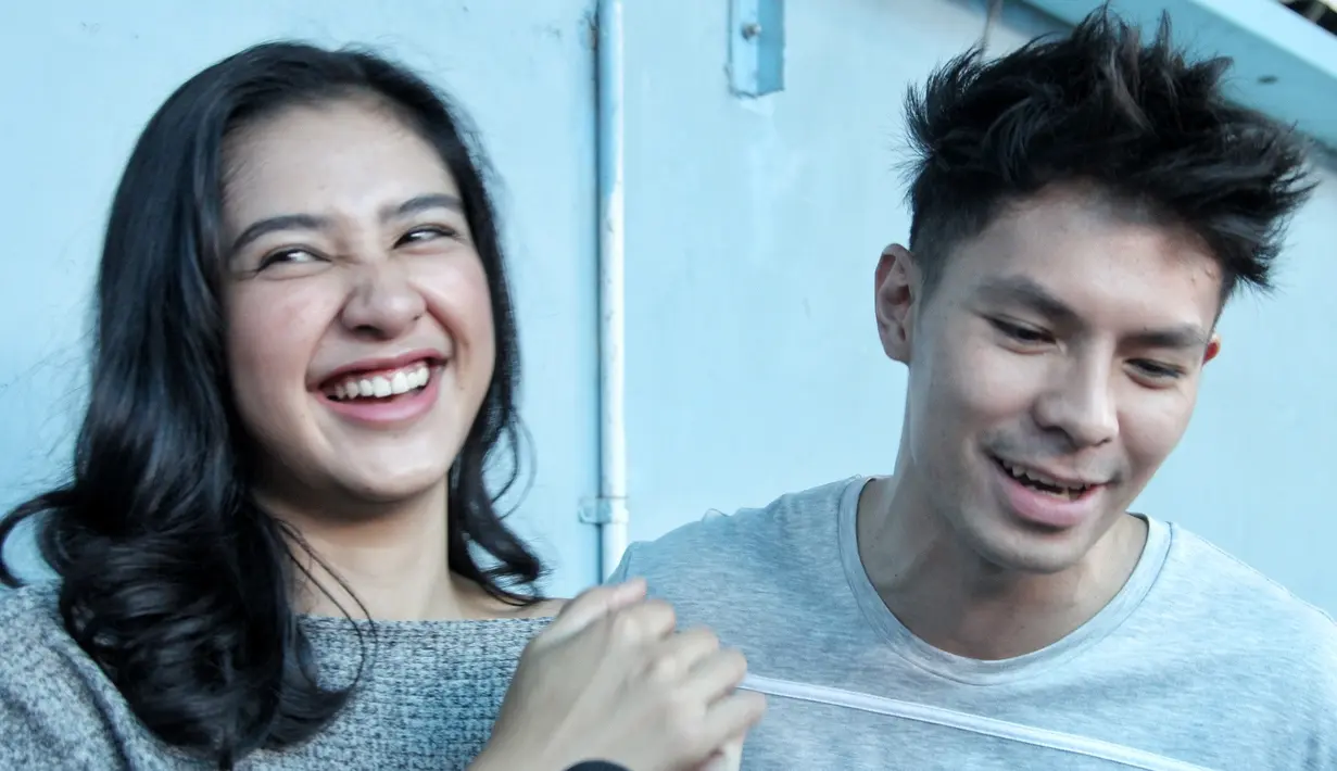 Nampaknya Vero memang sangat mengerti dengan profesi Mikha sebagai penyanyi. Di momen Natal ini, Vero yakin kekasihnya itu akan banyak tawaran untuk bernyanyi di acara Natal. (Adrian Putra/Bintang.com)