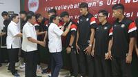 PBVSI menggelar acara pelepasan Timnas Voli Putra Indonesia U-21 jelang berlaga di Kejuaraan Dunia Voli Putra U-21 2025 pada 21-31 Agustus di China. Pelepasan dilakukan di Padepokan Voli, Sentul, Bogor, Senin (18/8/2025). (Bola.com/Muhammad Iqbal Ichsan)