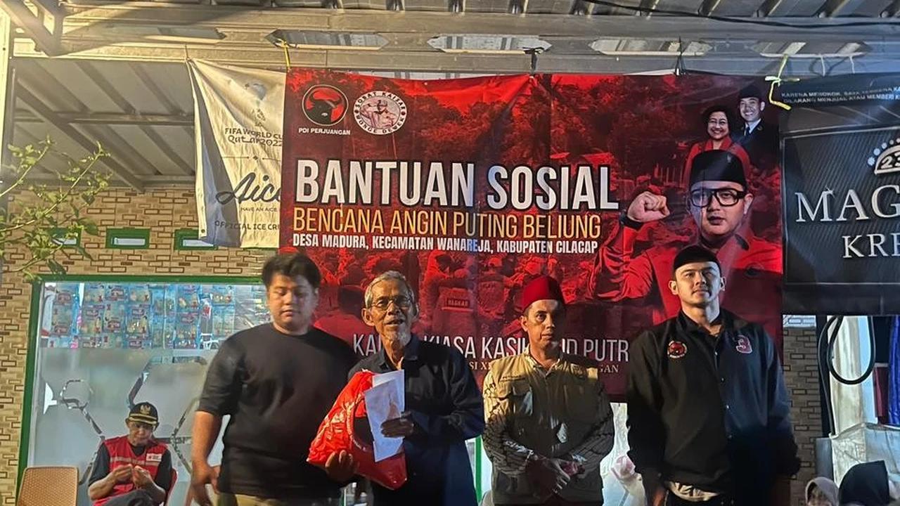 Kaisar Kiasa Kasih Said Putra melalui tim Sobat Kaisar memberikan bantuan sembako kepada para korban bencana di Cilacap