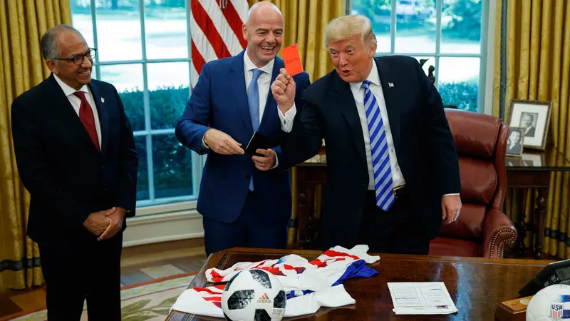 Presiden AS, Donald Trump dan Presiden FIFA, Gianni Infantino