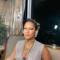 Simak penampilan Tara Basro dengan bleaching alis di FFI 2022 (dok. istimewa)