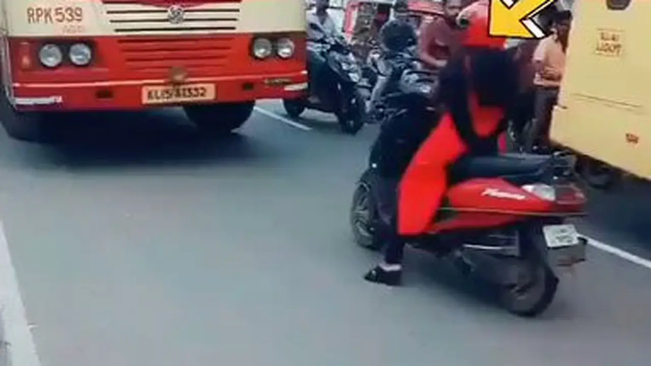 Pengendara Motor Wanita