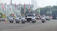 Presiden Jokowi akan dikawal dengan sejumlah kendaraan, berikut personil Paspampres bersenjata lengkap.