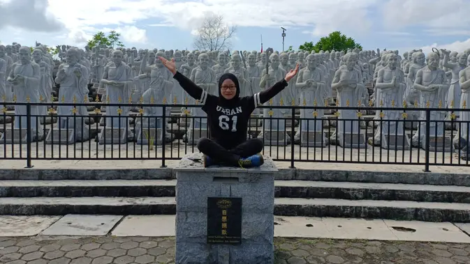 <p>Vihara Patung Seribu Wajah di Jalan Asia Afrika Kilometer 14 Tanjung Pinang Kepulauan Riau (Kepri) ( / Nefri Inge)</p>