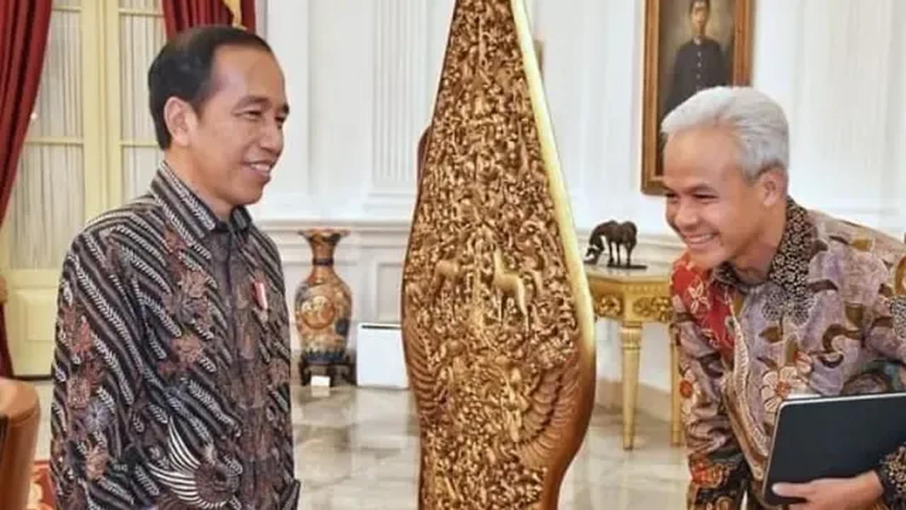 Jokowi mengaku, kemeja itu dipesannya pada dua bulan lalu kepada siswa SMKN 4 Kota Jambi yang sedang melaksanakan praktikum di jurusan tata busana. Ternyata hal itu membuat Jokowi ingin membelinya.