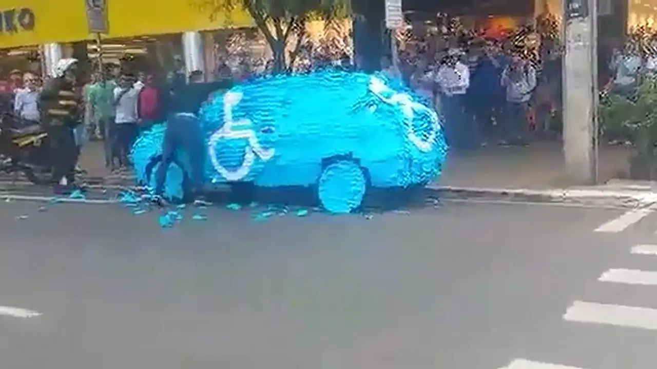 Pria Ini Dipermalukan Didepan Umum karena Gunakan Parkiran Khusus