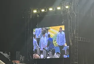 Kompak Berbaju Koko Putih, Prabowo-Gibran Hadiri Puncak HUT ke-61 Golkar (Muhammad Radityo Priyasmoro/Liputan6.com)