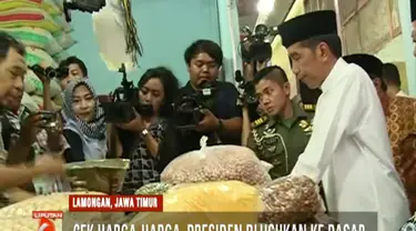 Cek harga sembako di Pasar Sidoharjo, Lamongan. Presiden Jokowi mengatakan kondisi harga stabil.