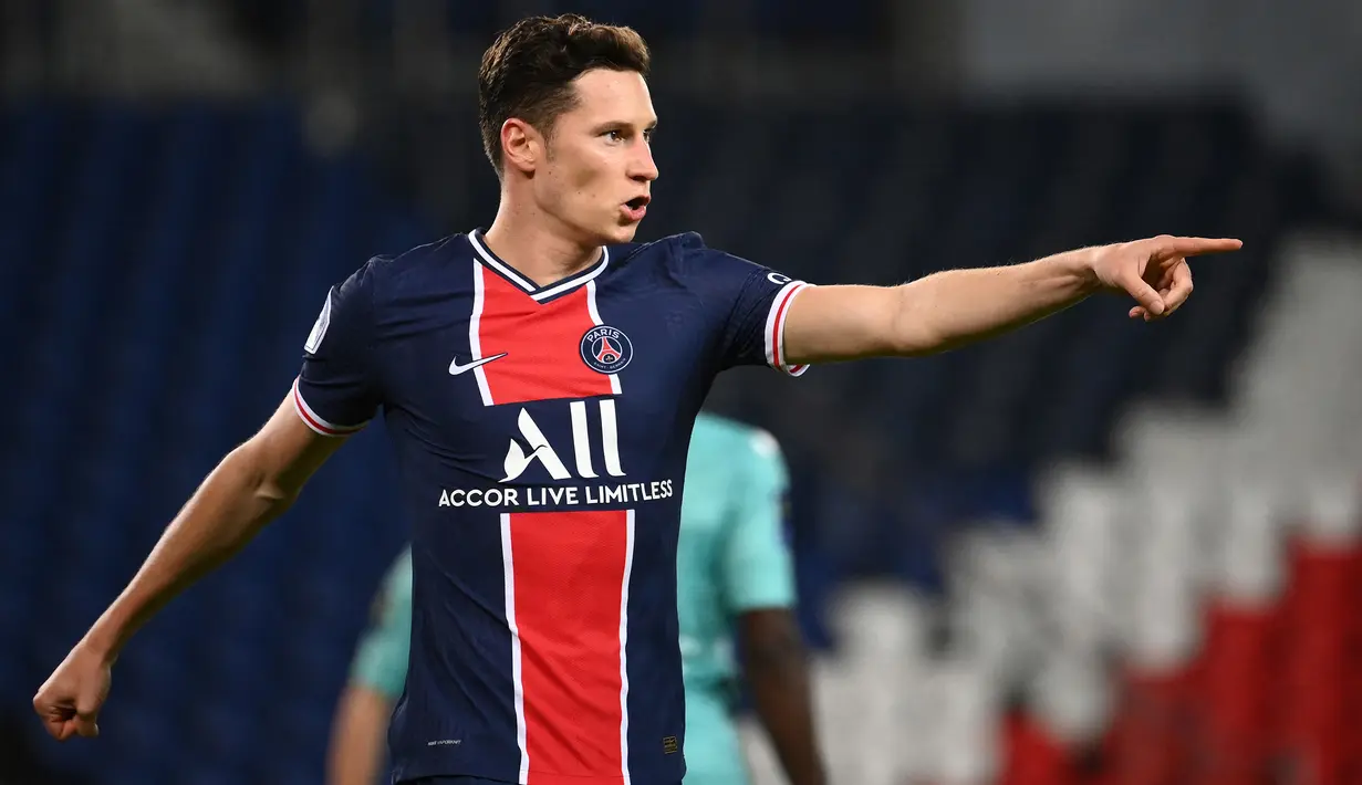 Julian Draxler. Sayap kiri Jerman berusia 28 tahun yang sejak tengah musim 2016/2017 membela Paris Saint-Germain ini telah lama menjadi incaran Arsenal. The Gunners bahkan telah meminatinya sejak masih dibesut Arsene Wenger. Tak cuma Arsenal, sederet klub Inggris lainnya seperti Tottenham Hotspur, West Ham United dan Leeds United pun meminatinya. Namun nyatanya tak satu pun yang berhasil membujuknya. (AFP/Franck Fife)