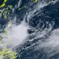Gambar satelit menunjukkan sekelompok besar hujan dan badai di dekat Filipina pada Selasa sore, waktu setempat. (Badan Meteorologi Jepang / Himawari 8)