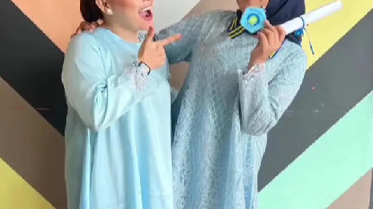 9 Potret Kenangan Mpok Alpa dan Sherly Anak Sulungnya, dari Momen Penuh Keceriaan hingga Perpisahan