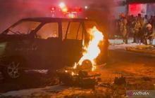 Minibus Terbakar Hebat di Kembangan Jakarta Barat, Diduga Angkut BBM Ilegal