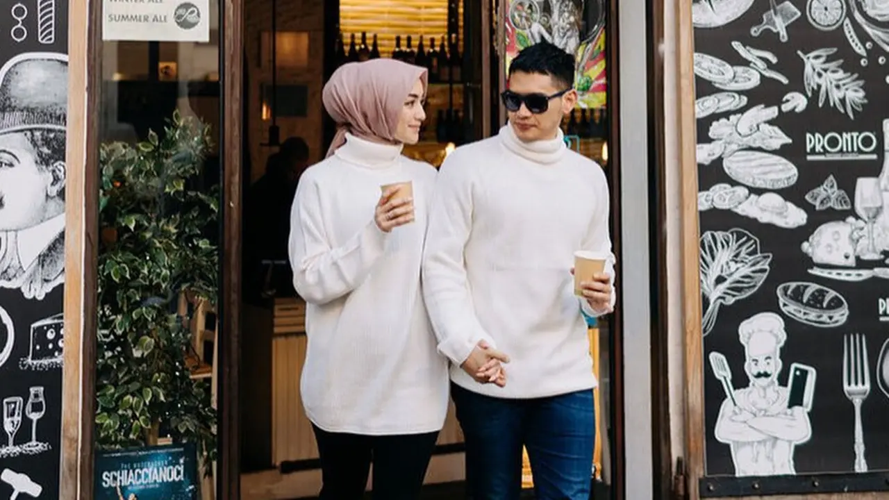 FOTO: Gaya Citra Kirana dan Rezky Aditya Pakai Baju Couple, Kompak