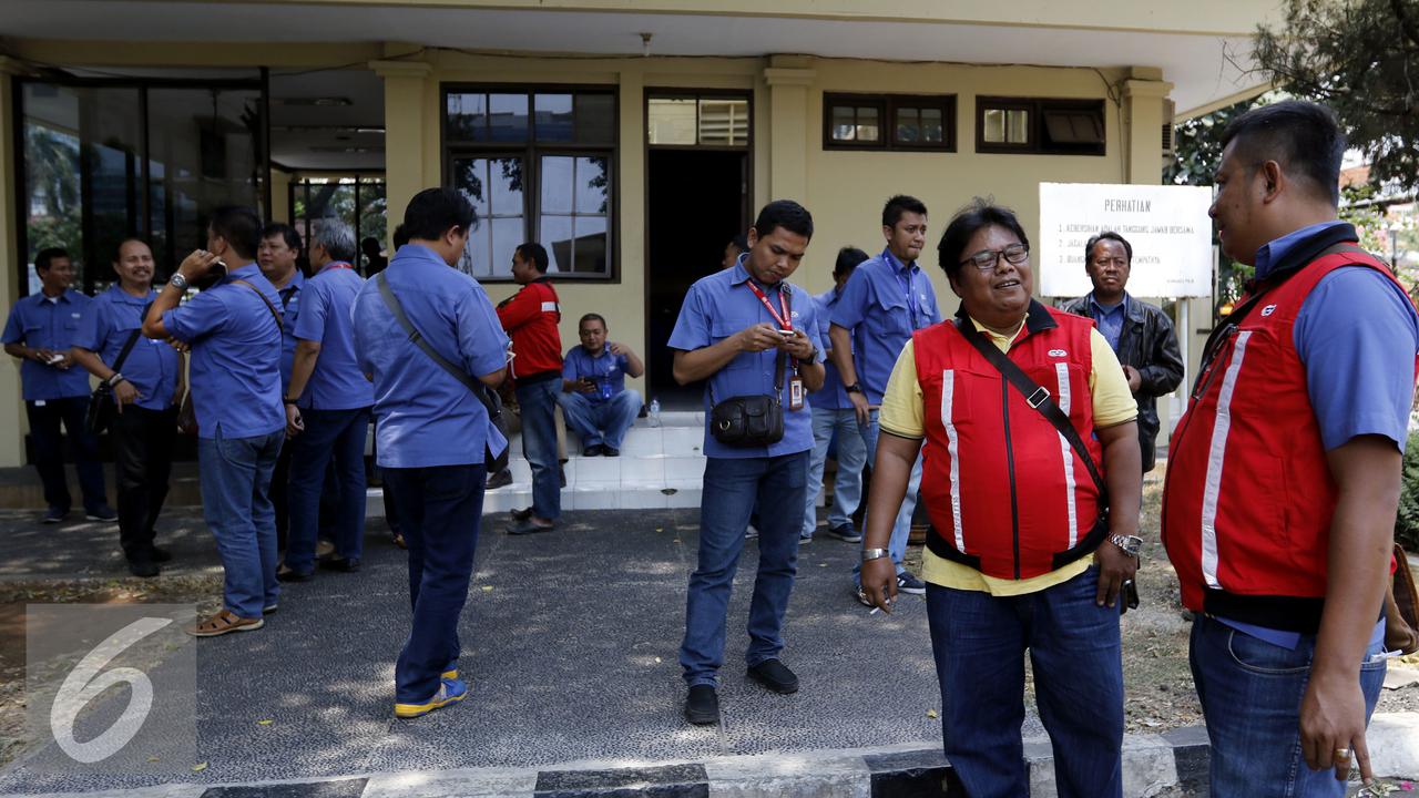 20150902-Sarikat Pekerja datangi Bareskrim-Jakarta