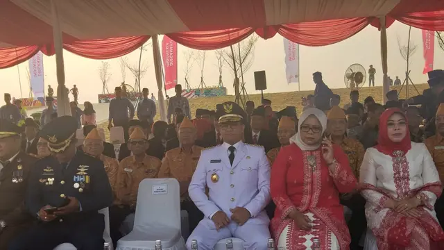 Pemerintah Provinsi DKI Jakarta menggelar upacara HUT ke-73 RI di Pulau Maju Reklamasi, Jakarta Utara untuk pertama kalinya.