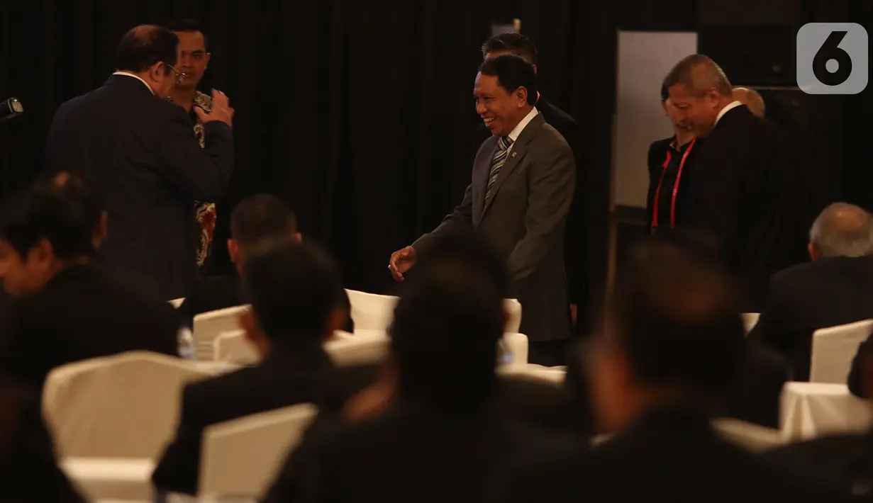 Menteri Pemuda dan Olahraga RI ( Menpora) Zainudin Amali menghadiri Kongres Luar Biasa (KLB) Pemilihan PSSI di Hotel Shangri-La, Jakarta, Sabtu (2/11/2019). Agenda utama KLB PSSI ini adalah memilih ketua umum, dua wakil ketua umum, dan 12 orang komite eksekutif (exco). (Liputan6.com/Herman Zakharia)