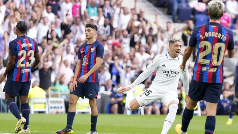 Foto: Barcelona Keok dari Real Madrid di Laga El Clasico Perdana Robert Lewandowski