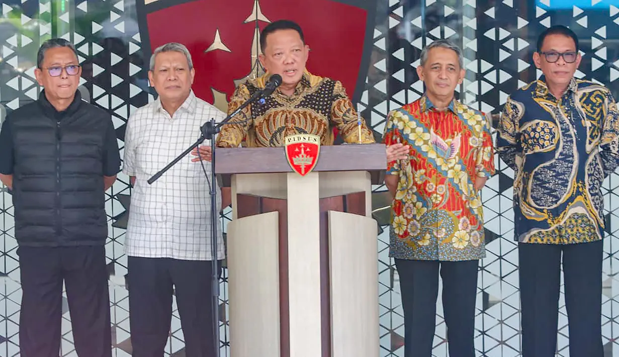 Jaksa Agung Muda Tindak Pidana Khusus (Jampidsus) Febrie Adriansyah memberikan keterangan pers di Gedung Bundar, Kejaksaan Agung, Jakarta, Jumat (10/7/2026). (KLY/ Budy Santoso)