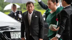 Presiden Filipina Rodrigo Duterte tiba untuk menghadiri upacara penobatan Kaisar Naruhito di Istana Kekaisaran, Tokyo, Jepang, Selasa (22/10/2019). Kaisar Jepang Naruhito akan menjalani rangkaian ritual penobatan resmi kekaisaran hari ini. (Carl Court/Pool Photo via AP)