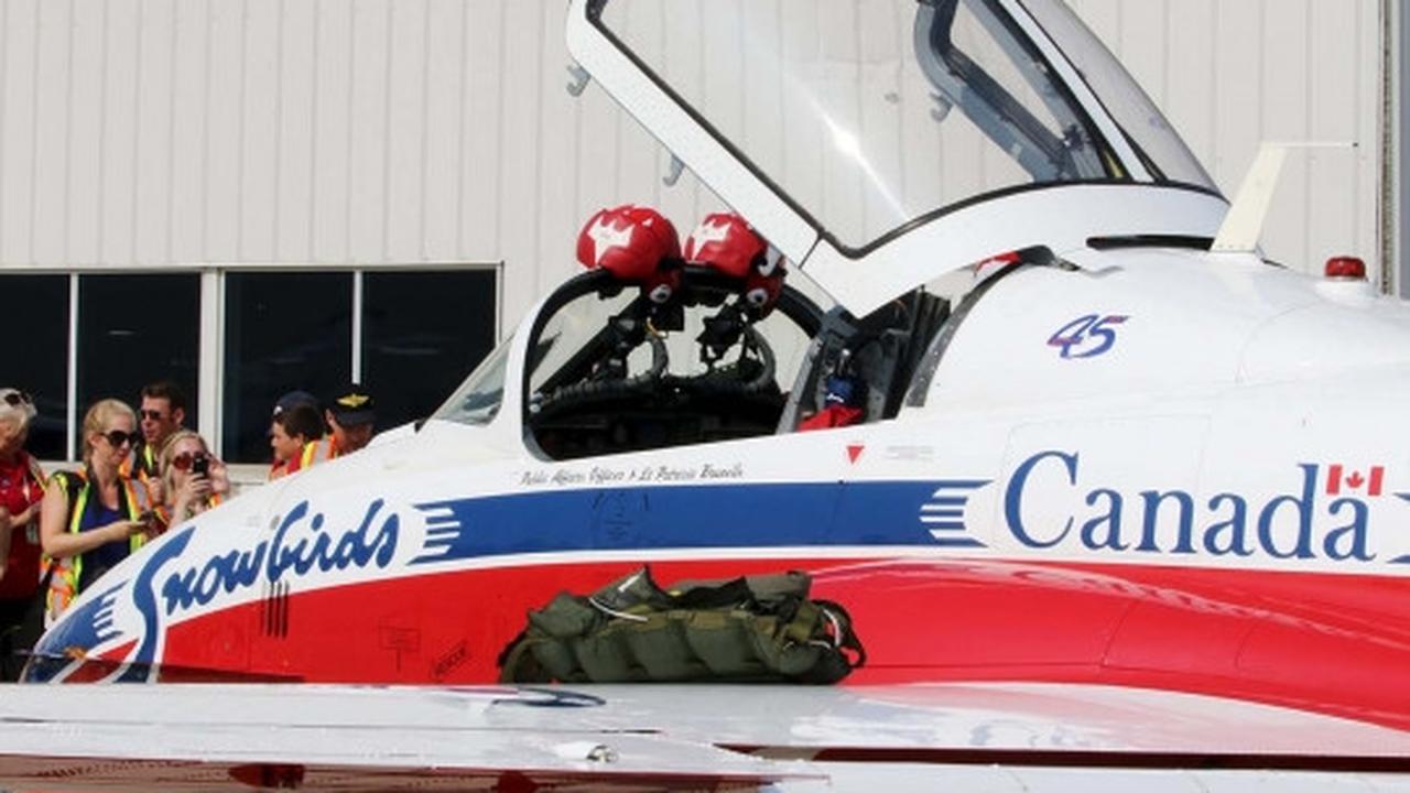 Sosok cantik Patricia, pilot jet aerobatik Kanada