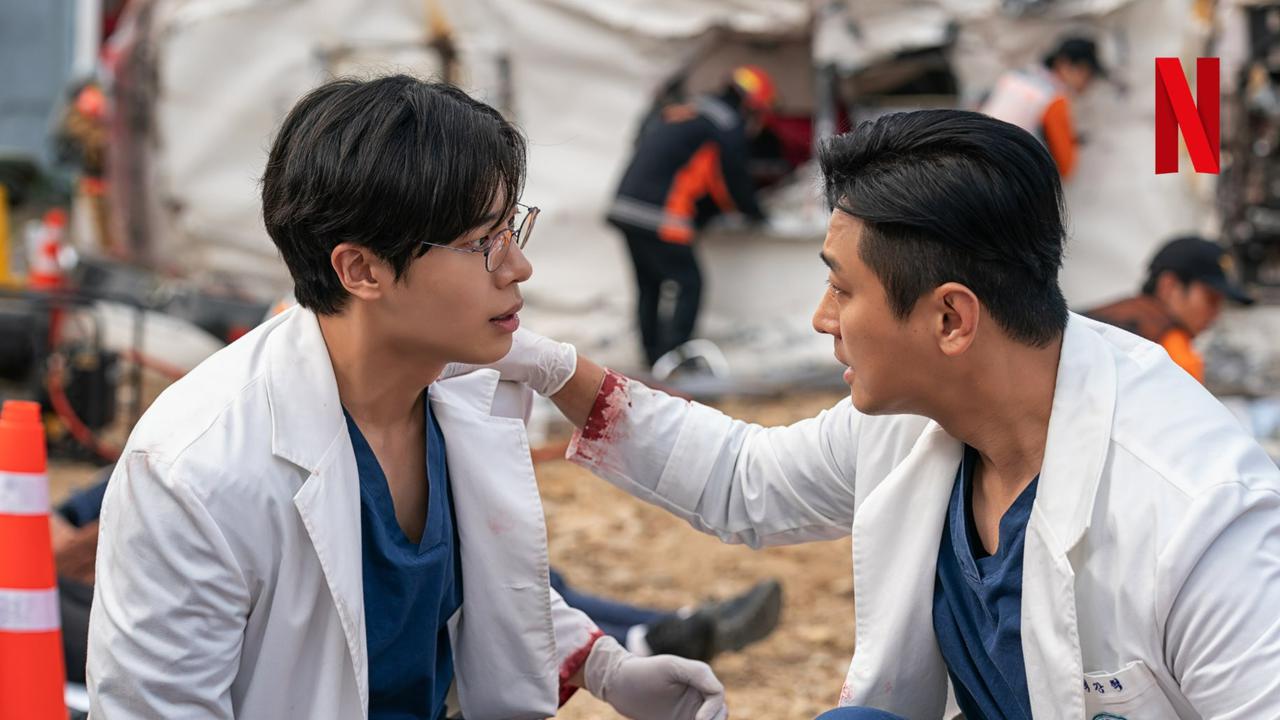 6 Drama Medis Korea yang Menghanyutkan, Ada Resident Playbook di Dalamnya!