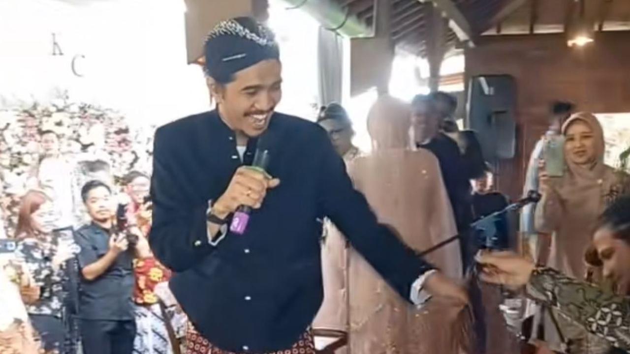 Video itu pun langsung menuai banyak komentar dari netizen. Aksi kocak Duta dan Eross langsung mencuri perhatian.<br>