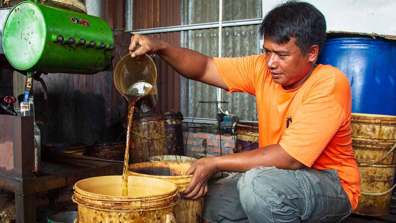 FOTO: Dari Sampah Plastik Mengalir Solar Ramah Lingkungan