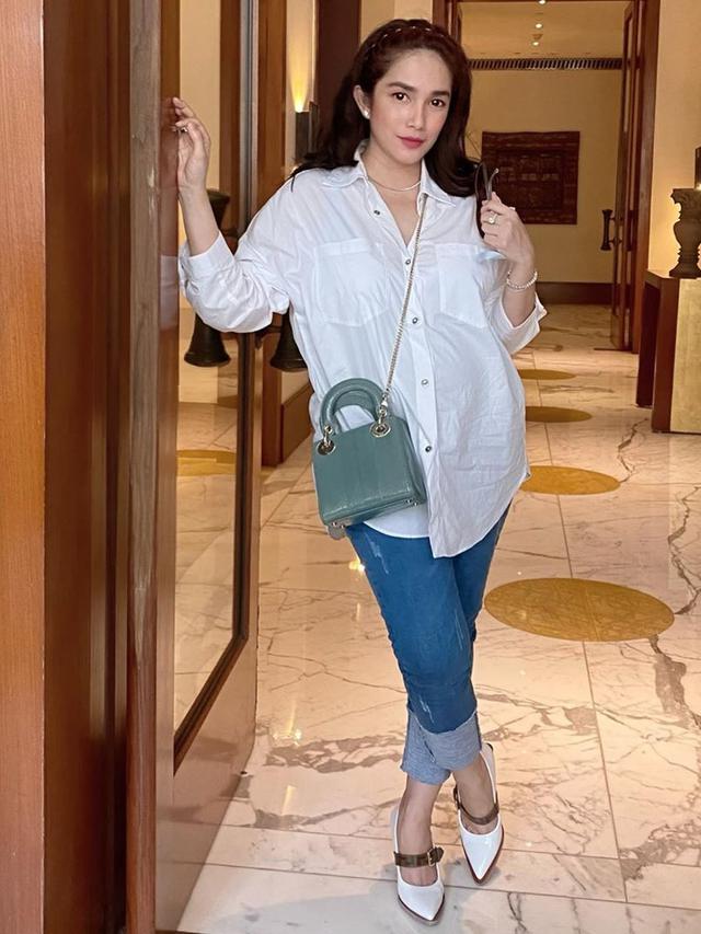 [Fimela] Ussy Sulistiawaty dan Andhika Pratama