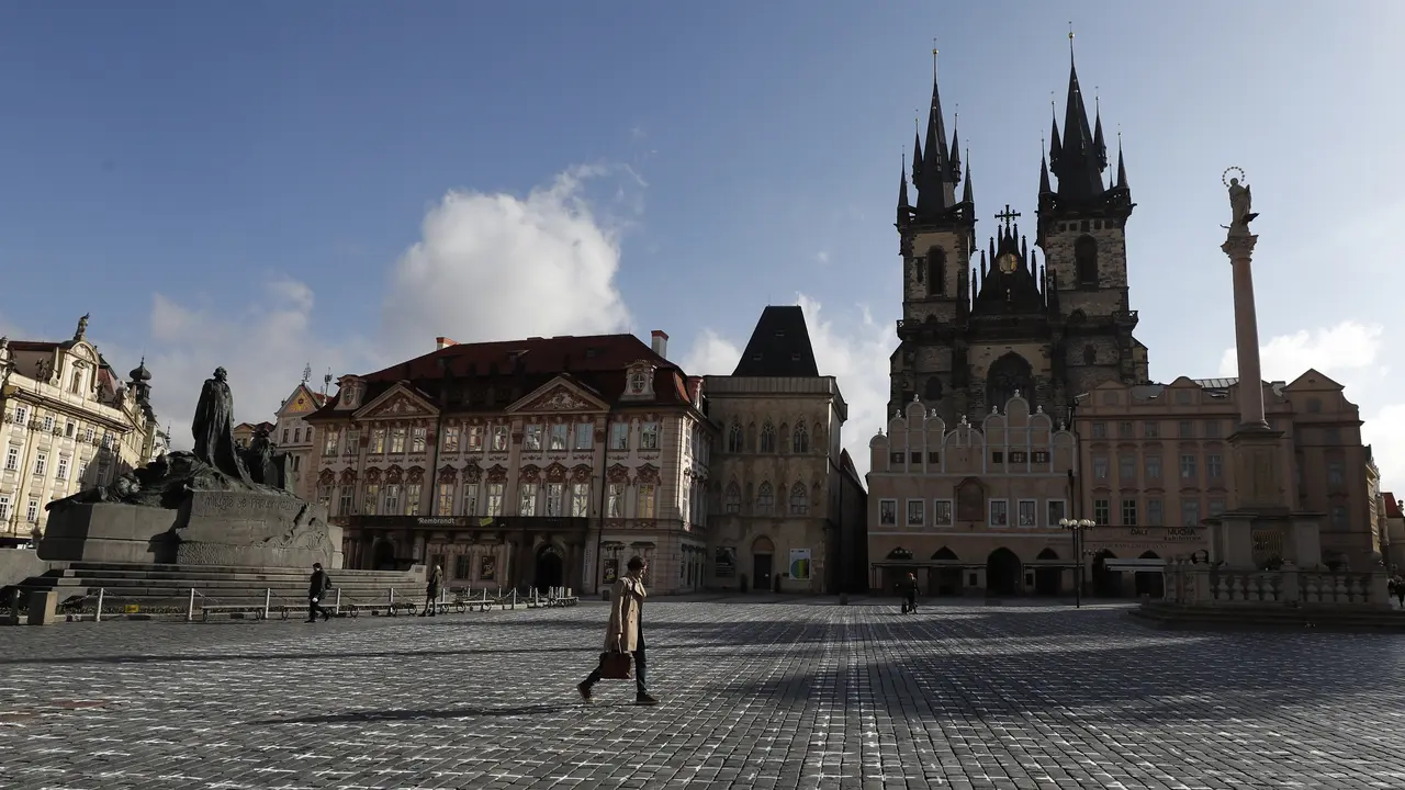 Alun-Alun Kota Tua Mengenang Para Korban Pandemi Covid-19 di Praha