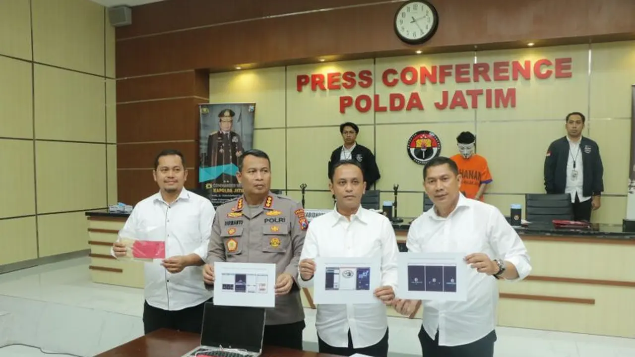 Polda Jatim mengamankan hacker pembobos website pemkab Malang. (Istimewa)